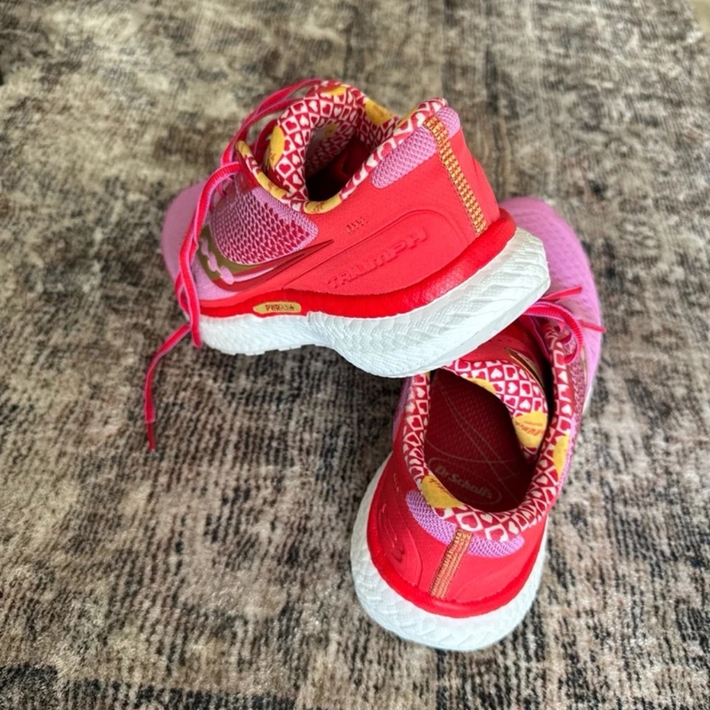 Saucony Women’s Triumph 18 'Galentine's Day' Hot Pink/Red
size 8.5 - Picture 7 of 12